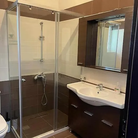 Jonas Appartamento Gjirokastër